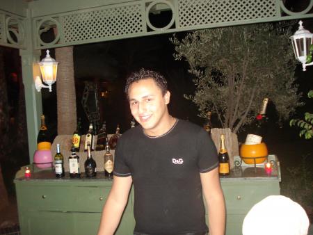 moi en version barman a la palmeraie